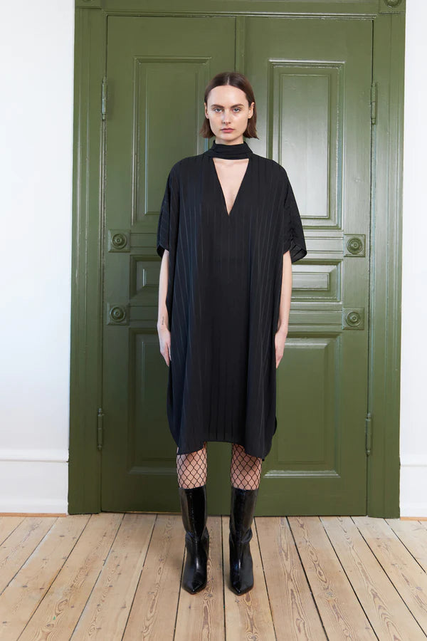 STELLA NOVA MIDI DRESS WITH NECK TIE BAND