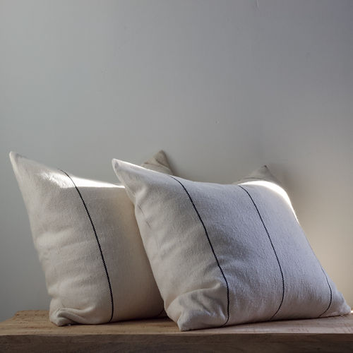 UNDER THE BOUGH LÍNEA THROW PILLOW - 2 COLORS
