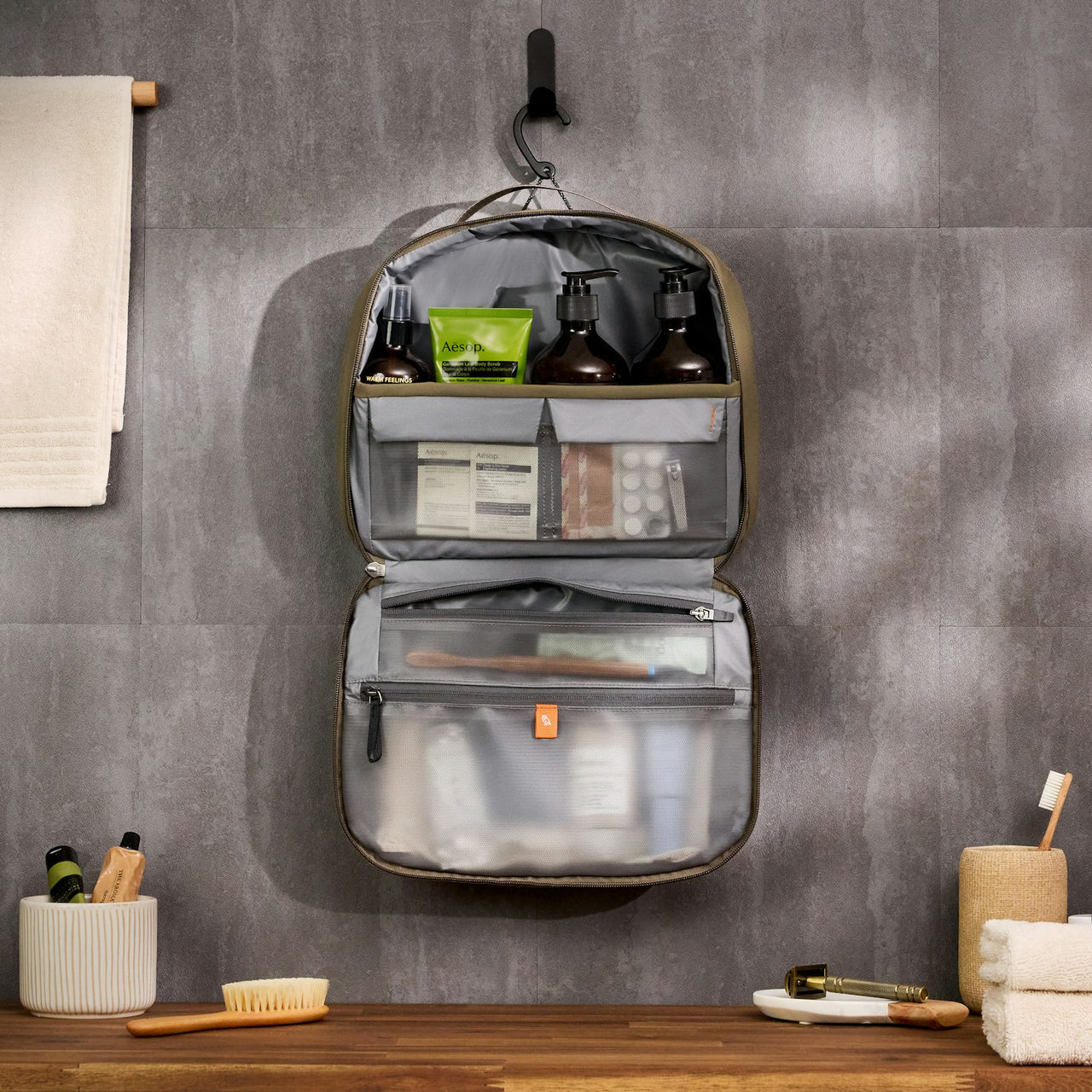 BELLROY HANGING TOILETRY KIT PLUS - 4 COLORS