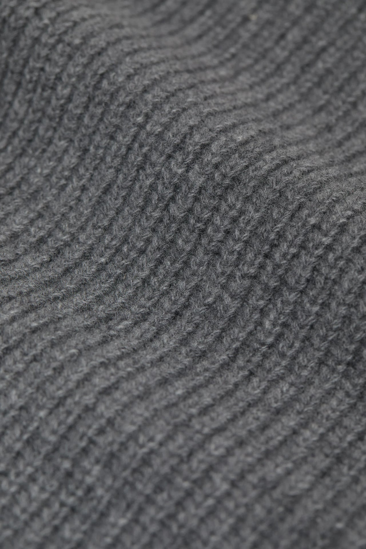 CLOSED WOOL SCARF WITH FISHERMAN'S RIB- DARK GREY