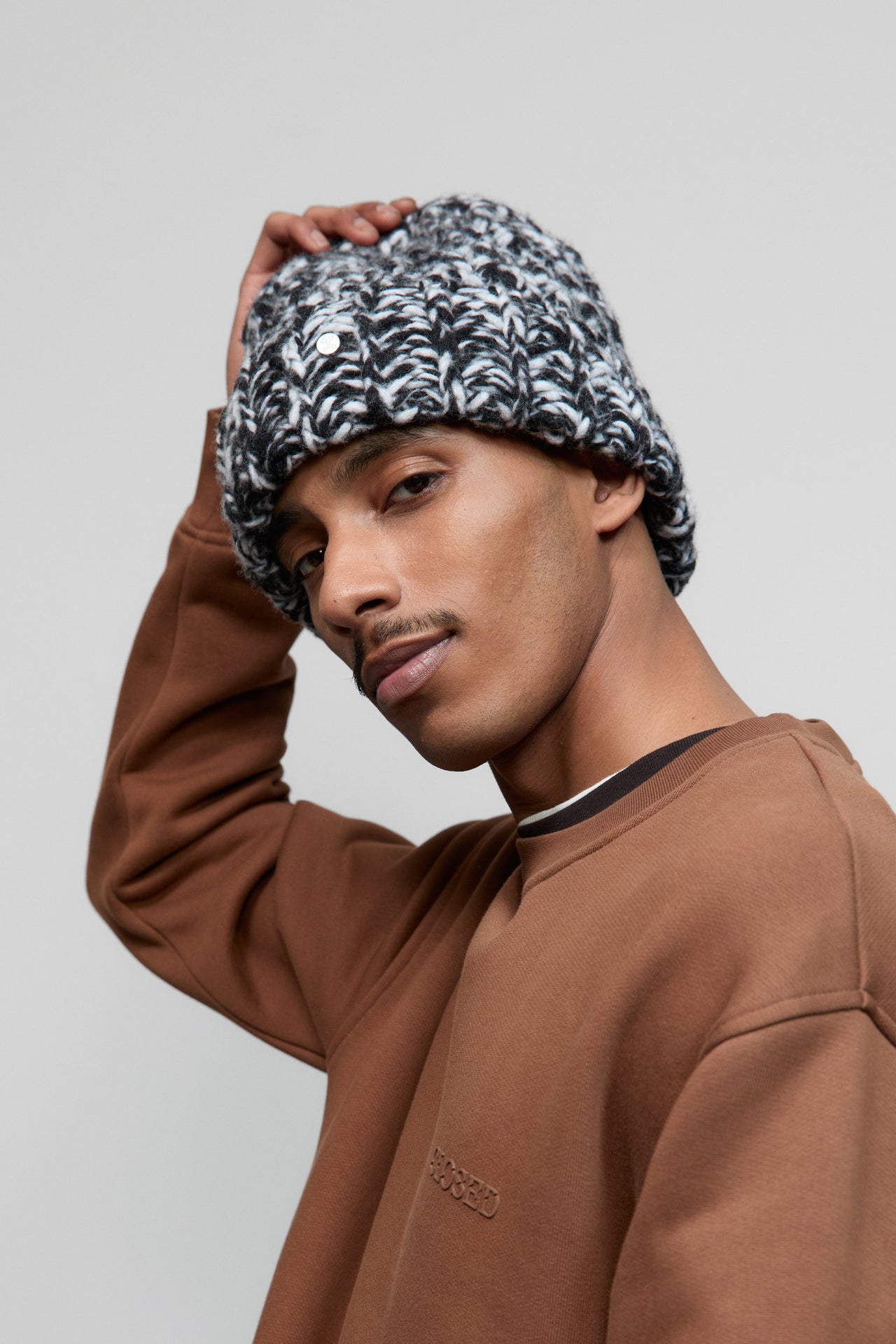 CLOSED MENS HAND-KNITTED HAT - 2 COLORS