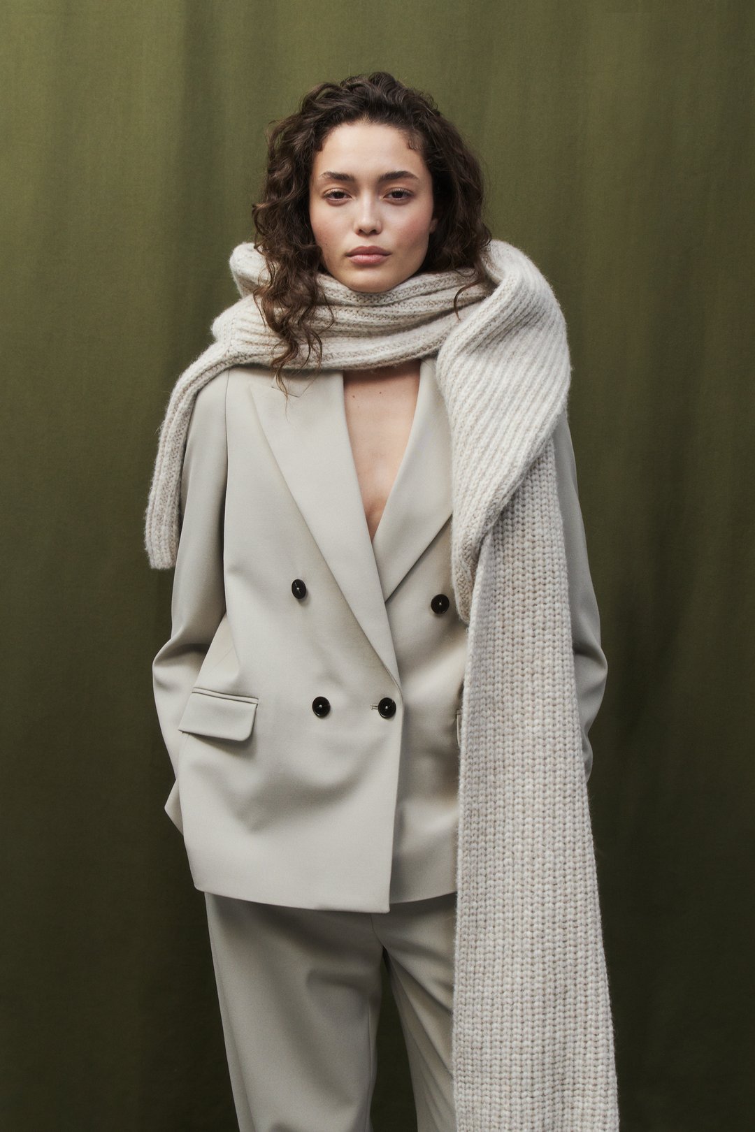 CLOSED WOMENS SCARF IN ALPACA BLEND YARN - 3 COLORS