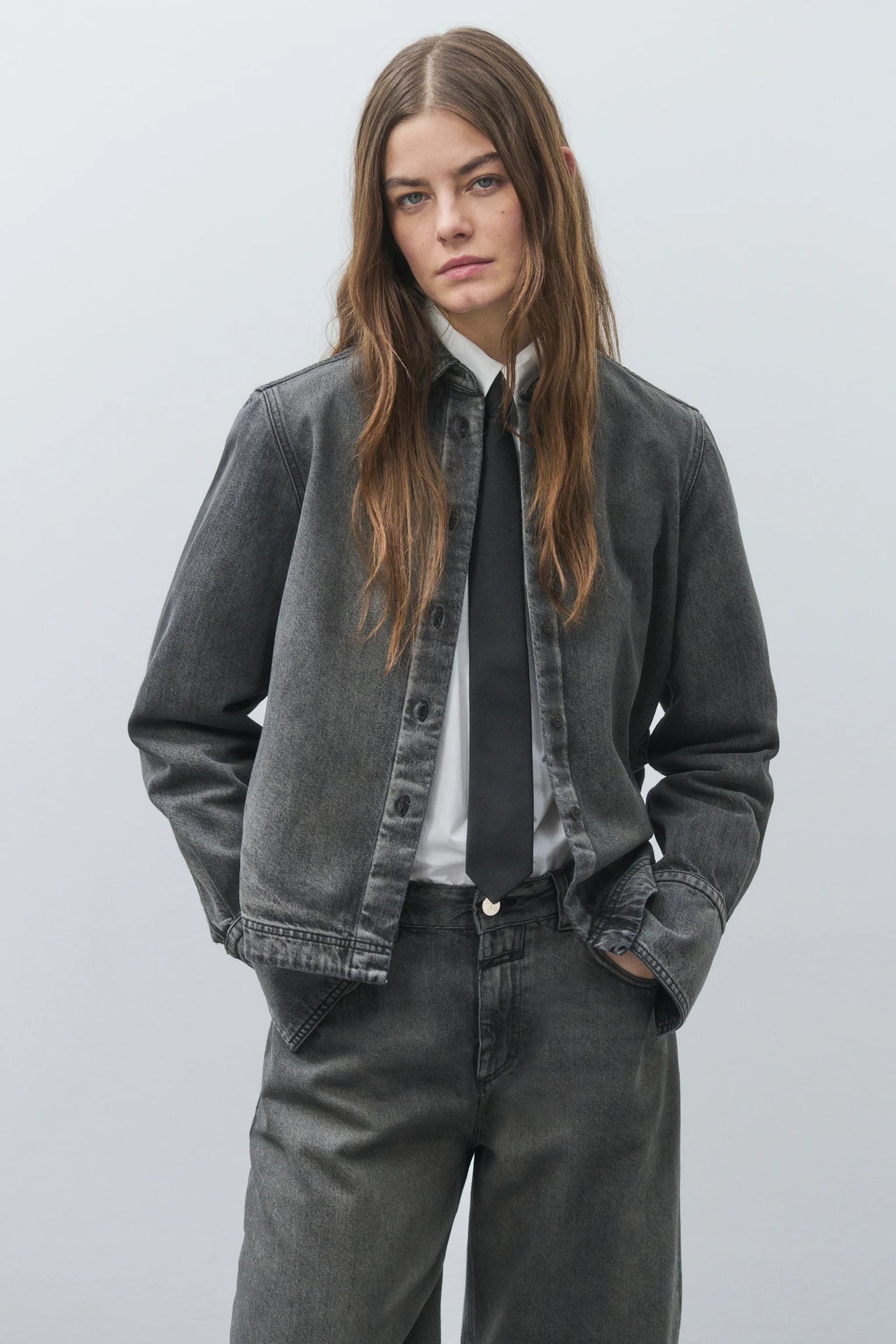 CLOSED WOMENS DENIM SHIRT WITH CURVED HEM - DARK GREY