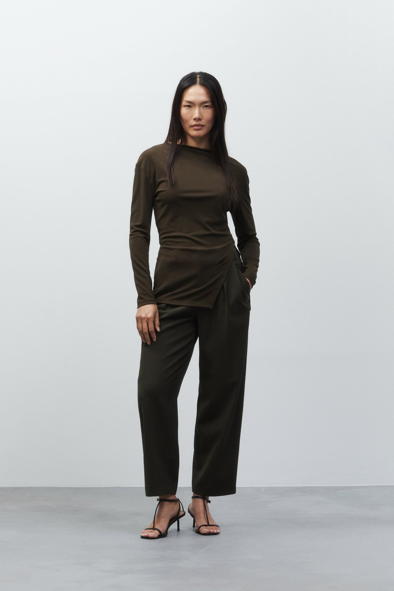 CLOSED WOMENS LONGSLEEVE WITH SLIT DETAIL - 2 COLORS