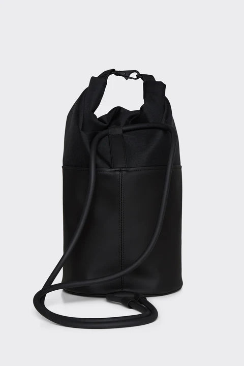 Rains sling bucket bag mini in black colourblock