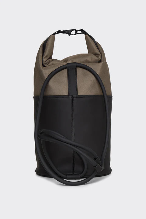 This new version of the Oleo bucket sling bag features an