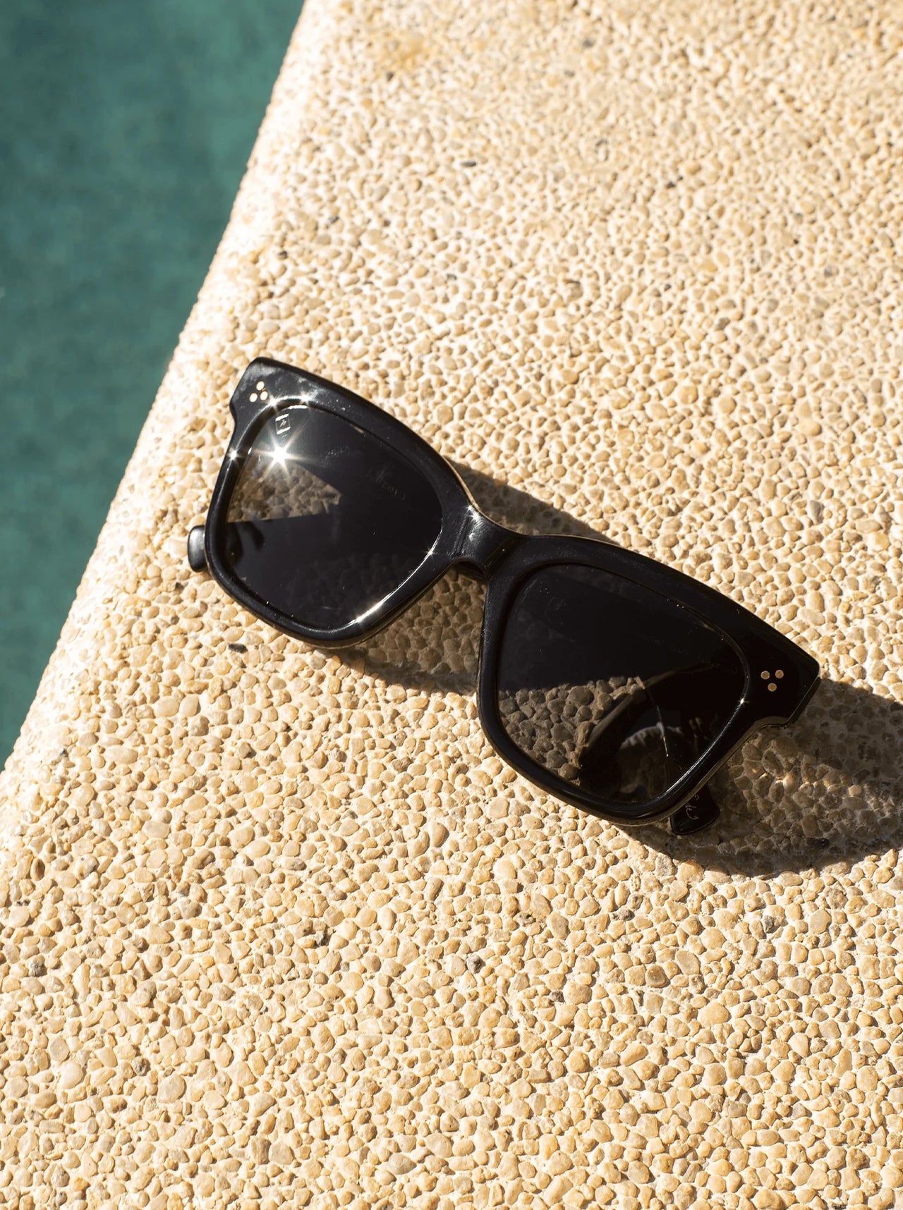 RAEN BREYA SUNGLASSES - RECYCLED BLACK / SMOKE POLARIZED