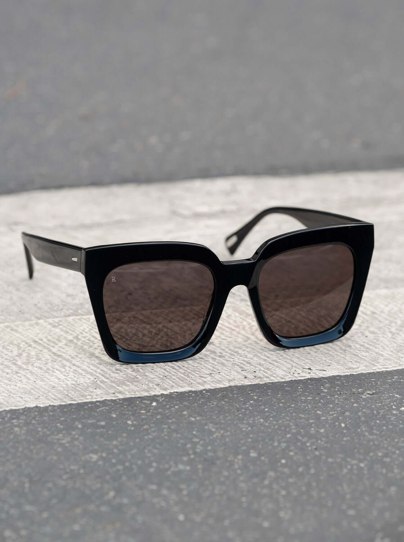 RAEN VINE SUNGLASSES - BLACK / DARK SMOKE